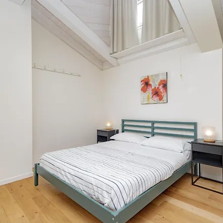 Apartment Class 38 *