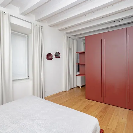 Class 38 Apartment *