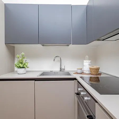 Class 38 Apartment *